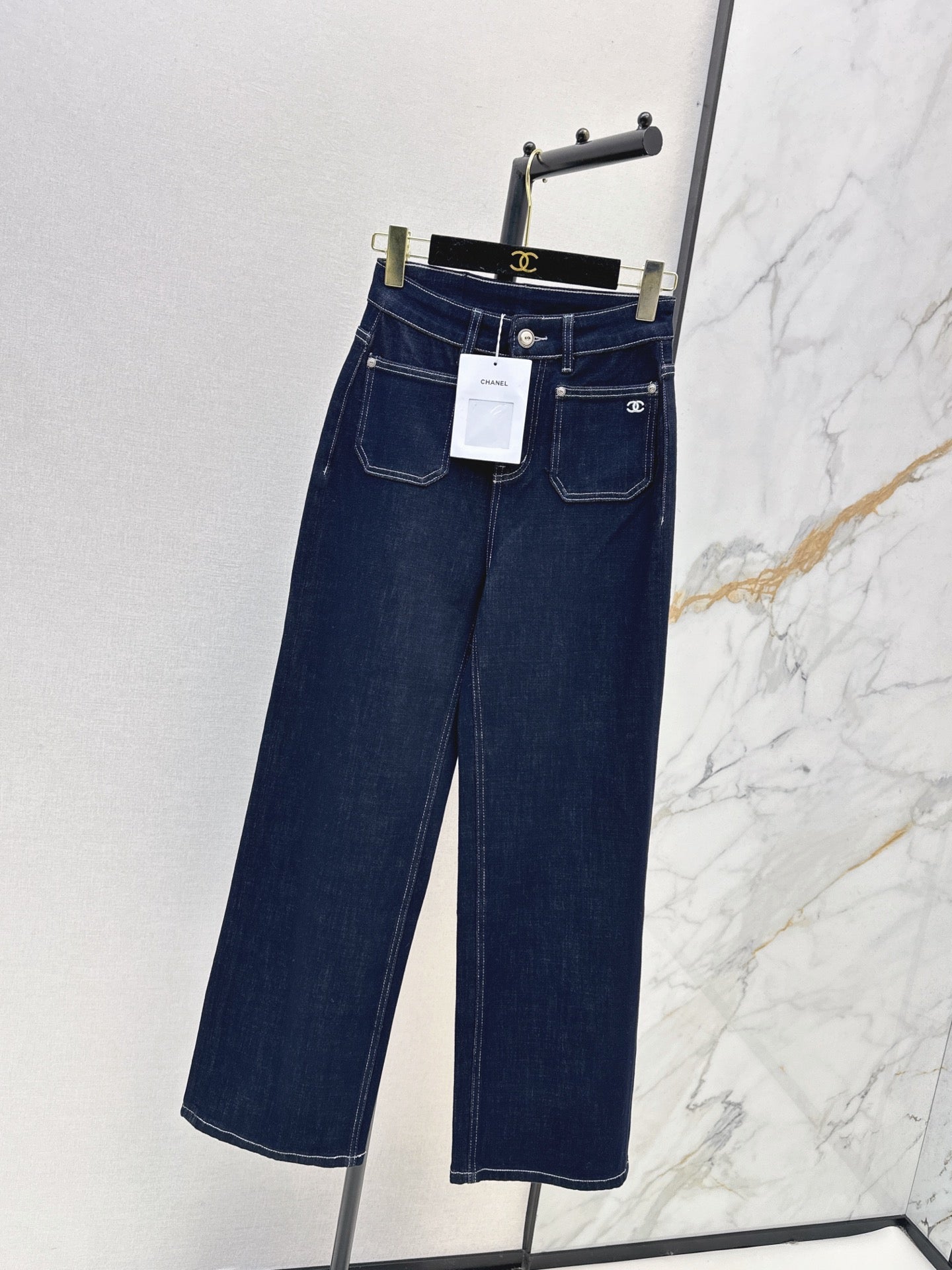 Chanel / 26 Early Autumn Latest Straight-Leg Jeans