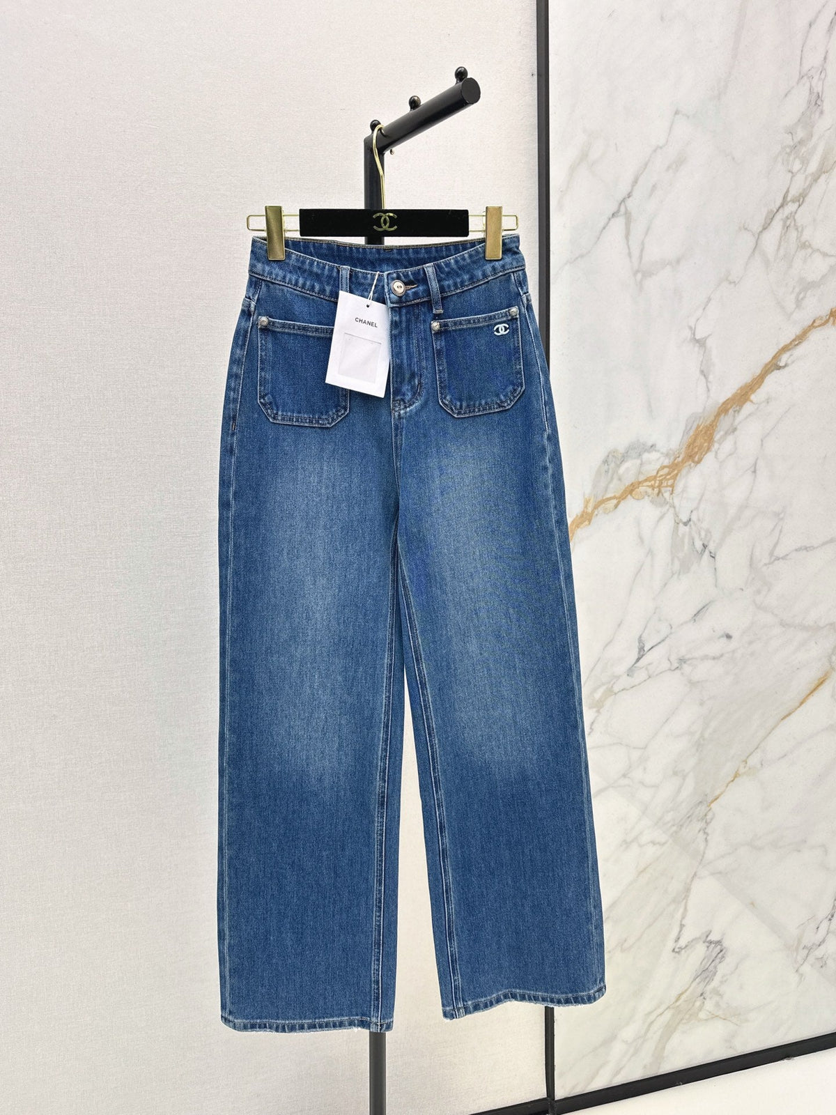 Chanel / 26 Early Autumn Latest Straight-Leg Jeans