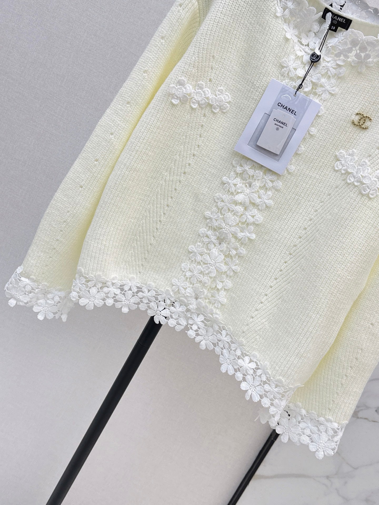 Chanel / 26 Early Autumn New Long-Sleeve Knit Cardigan