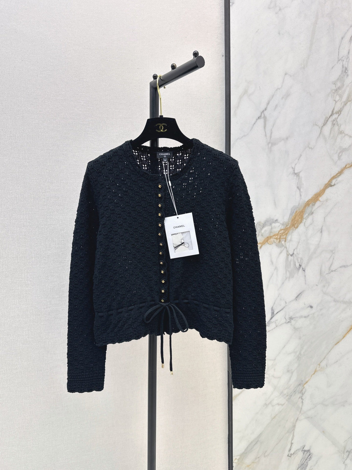 Chanel / 26 Early Autumn Latest Hollow-Out Cropped Knit Cardigan