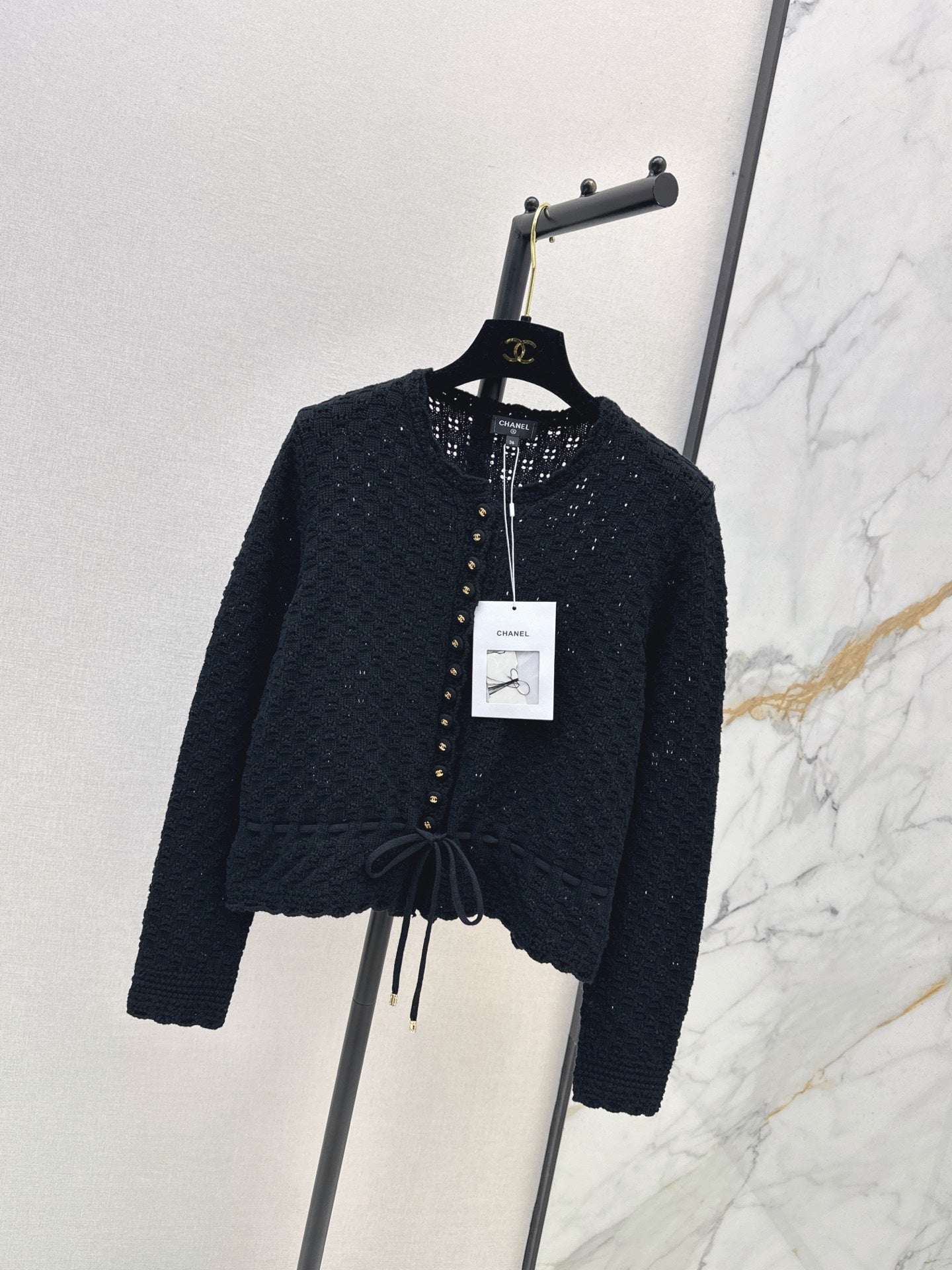 Chanel / 26 Early Autumn Latest Hollow-Out Cropped Knit Cardigan