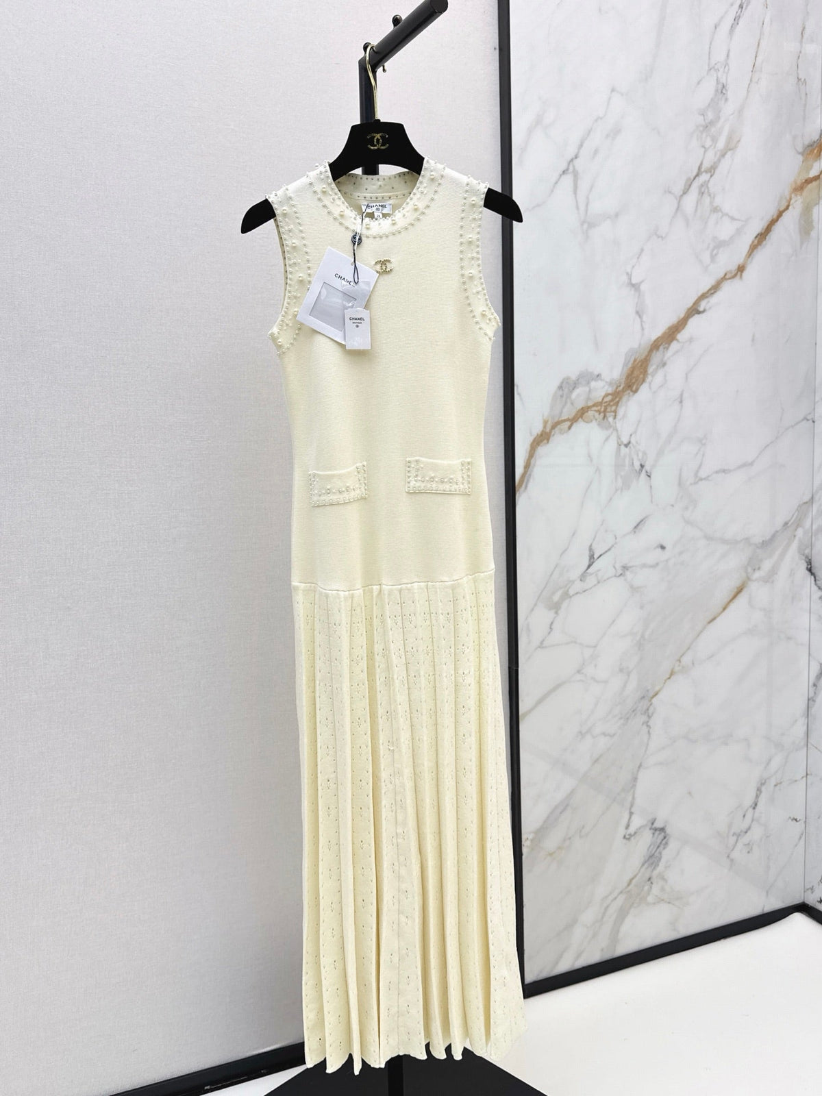 Chanel / 26 Early Autumn Latest Heavy Beaded Sleeveless Knit Dress