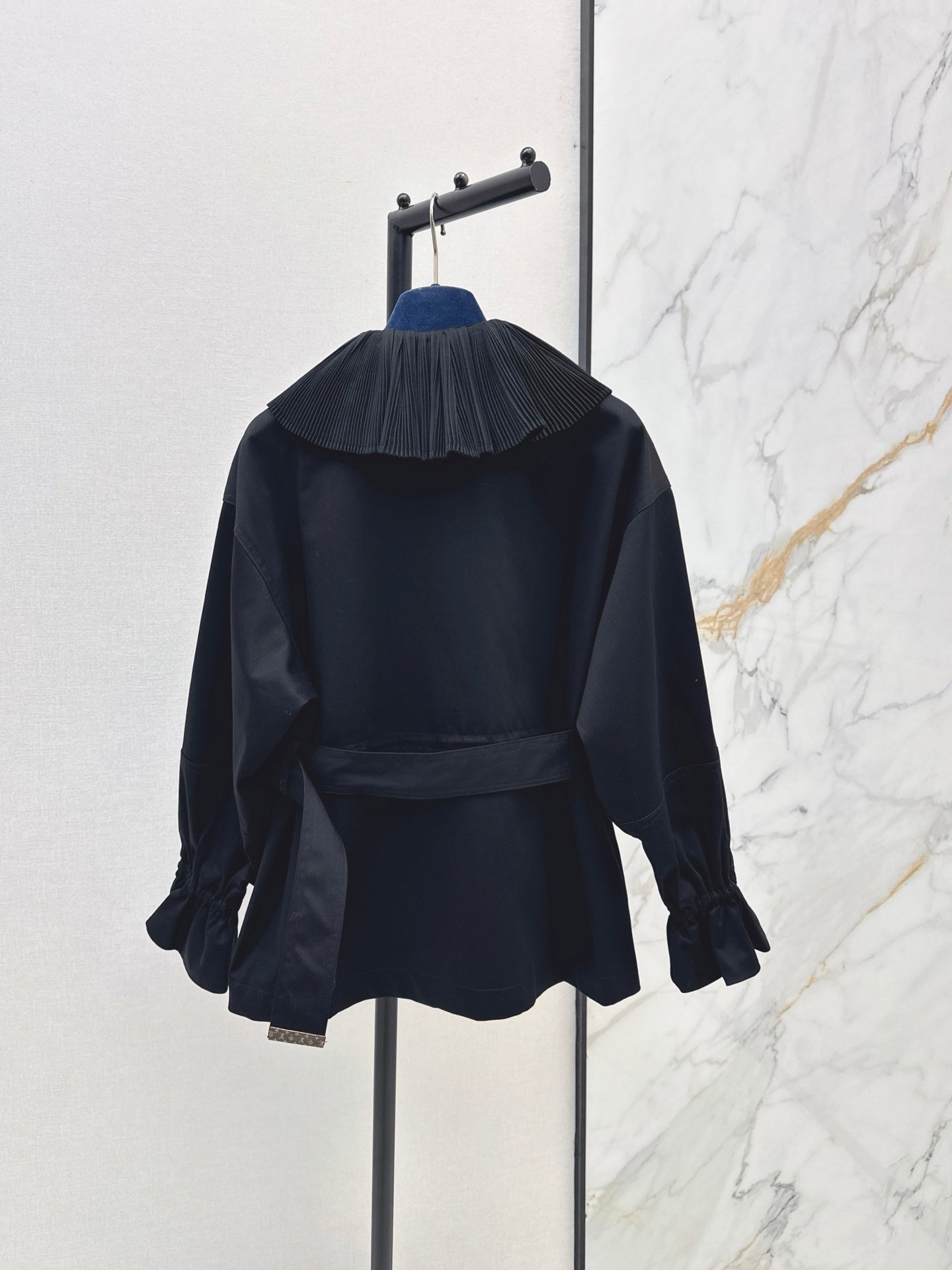 Louis Vuitton/26Latest Autumn/Winter Black Cropped Trench Coat