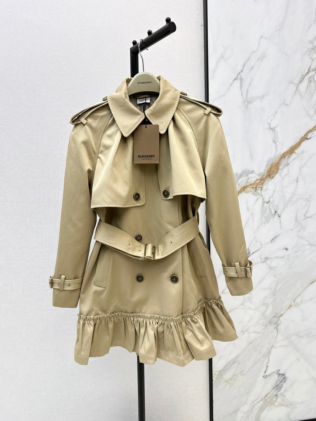 Burberry/ 26Latest Autumn/Winter Mid-Length Trench Coat