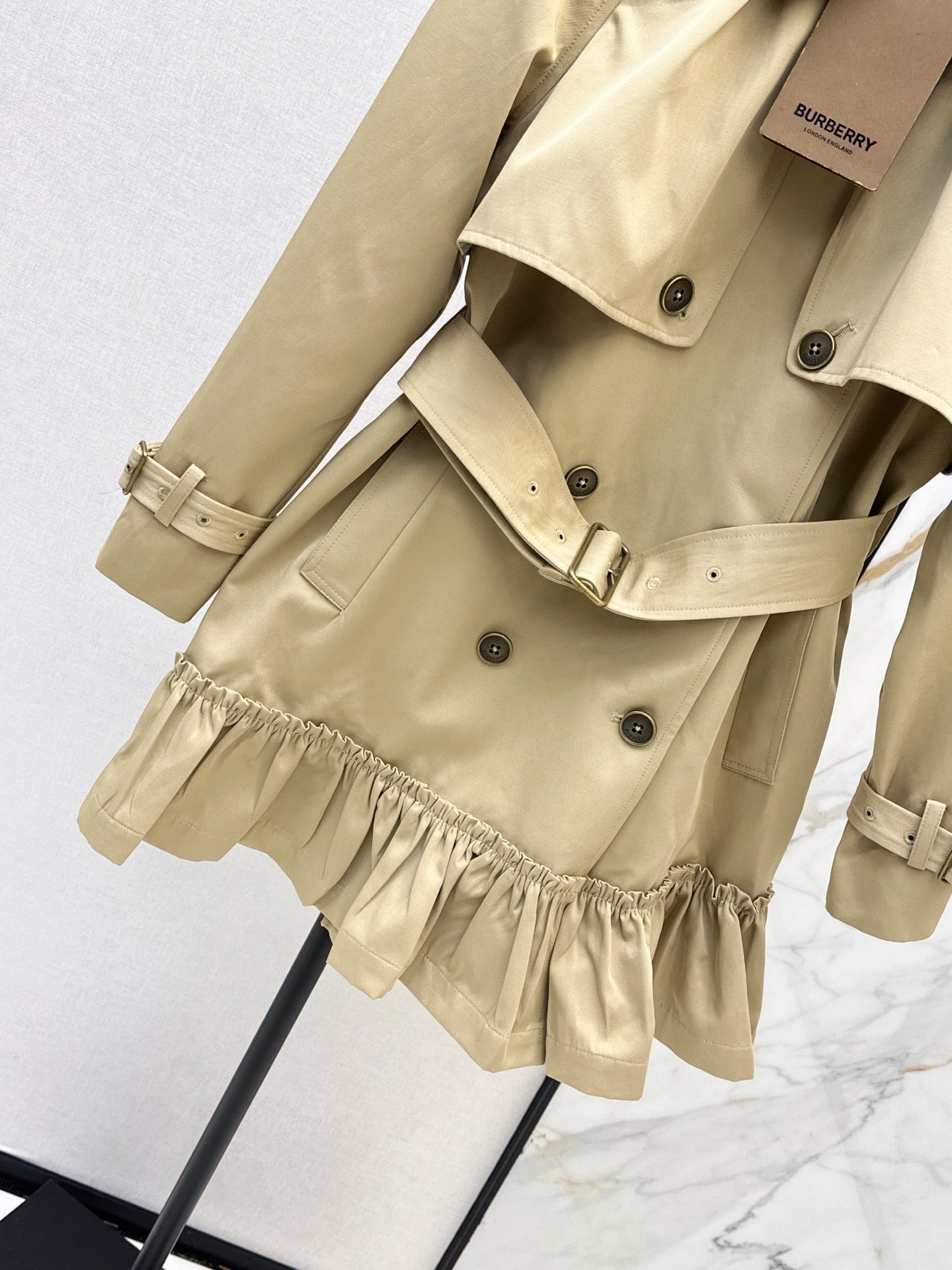 Burberry/ 26Latest Autumn/Winter Mid-Length Trench Coat
