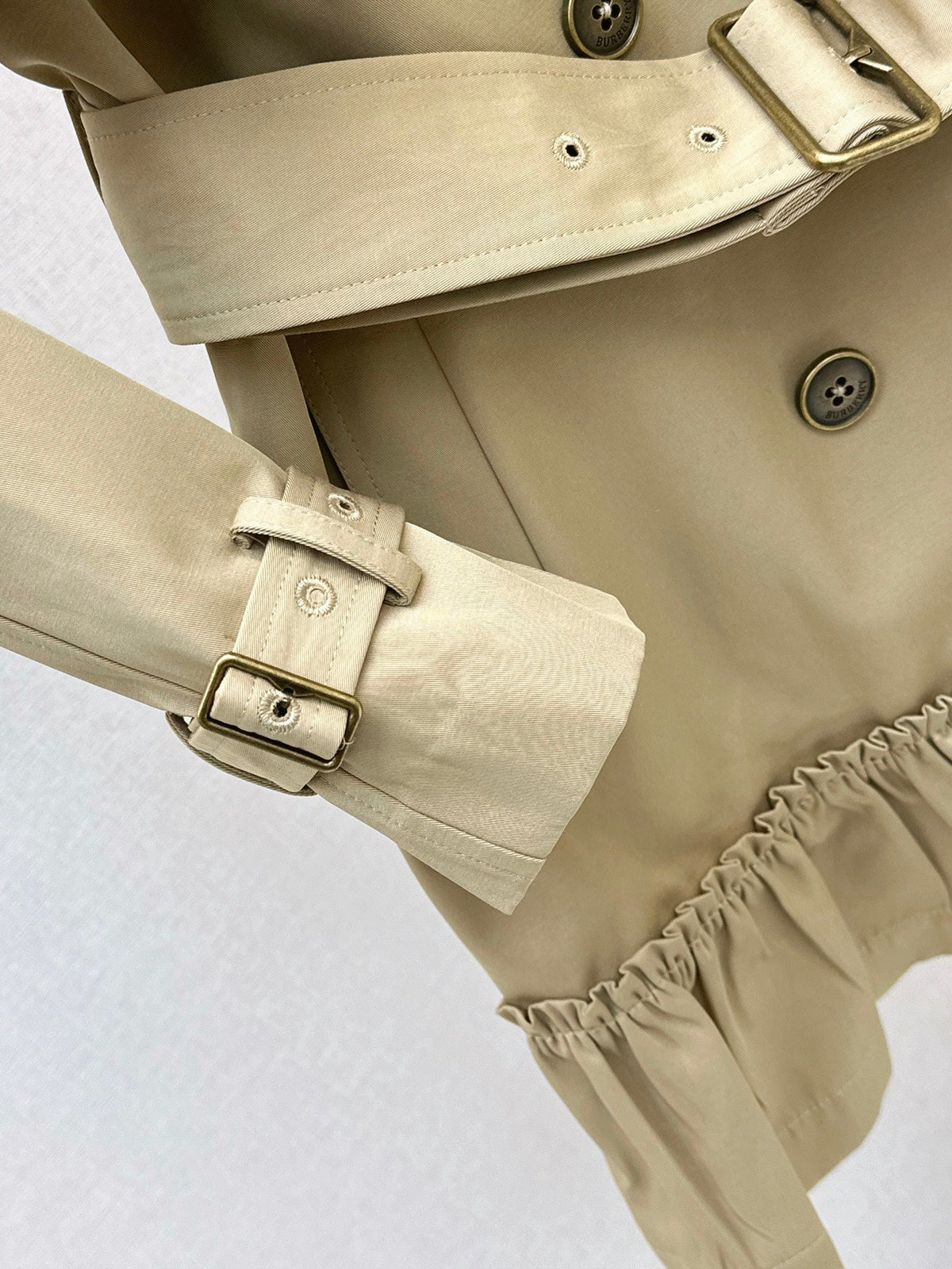 Burberry/ 26Latest Autumn/Winter Mid-Length Trench Coat