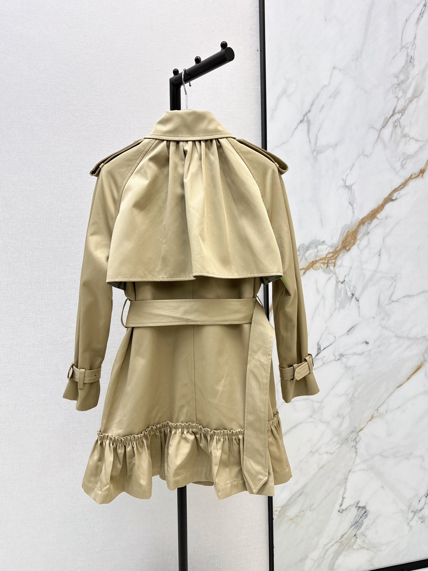 Burberry/ 26Latest Autumn/Winter Mid-Length Trench Coat