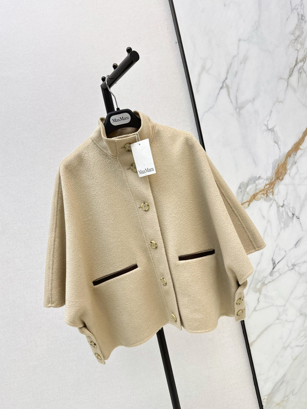 Max Mara/26Latest Autumn/Winter Petite Cape Jacket