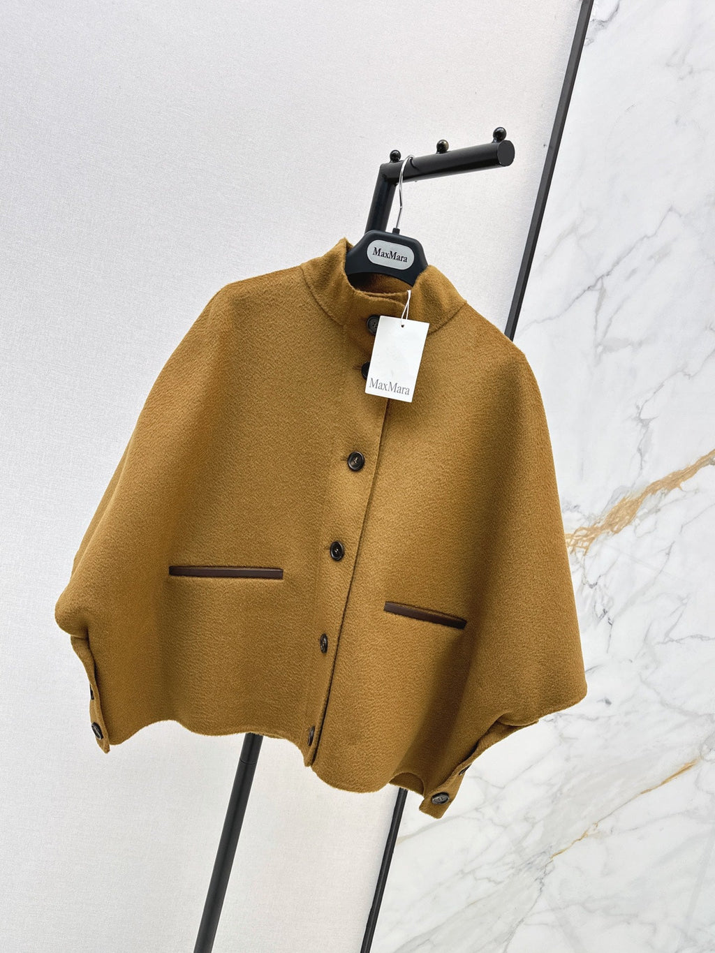 Max Mara/26Latest Autumn/Winter Petite Cape Jacket