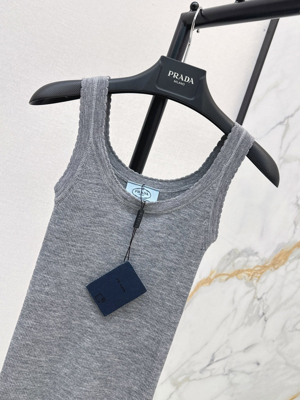 Prada/26New Early-Autumn Versatile Slim-Fit Knit Vest