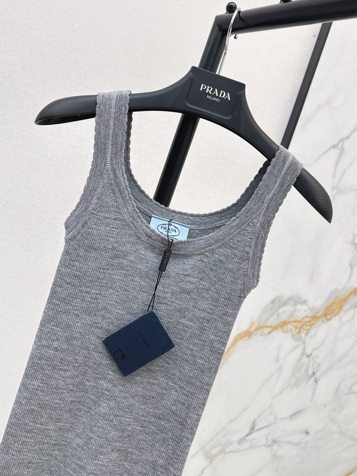 Prada/26New Early-Autumn Versatile Slim-Fit Knit Vest