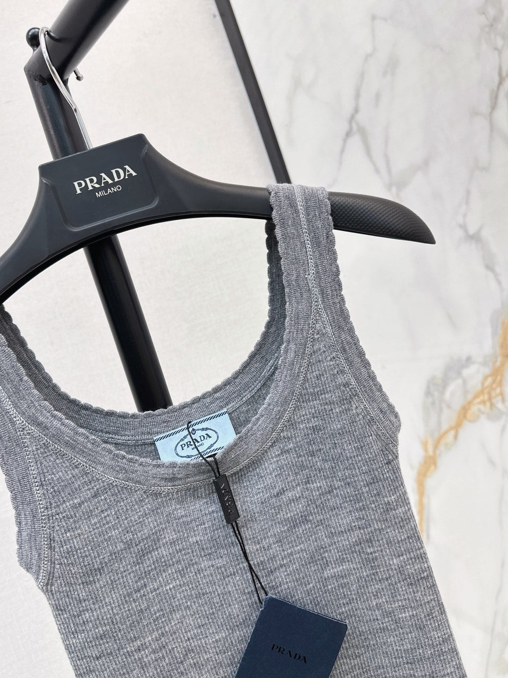 Prada/26New Early-Autumn Versatile Slim-Fit Knit Vest