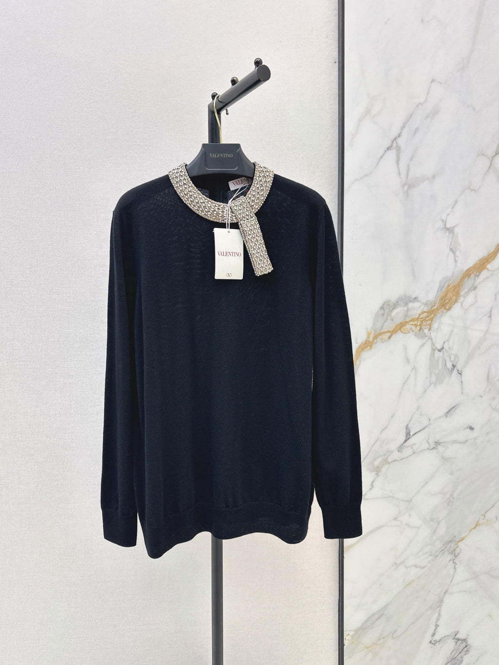 Valentino/26Latest Autumn/Winter Knit Top with Rhinestone & Bead-Embellished Bow Collar