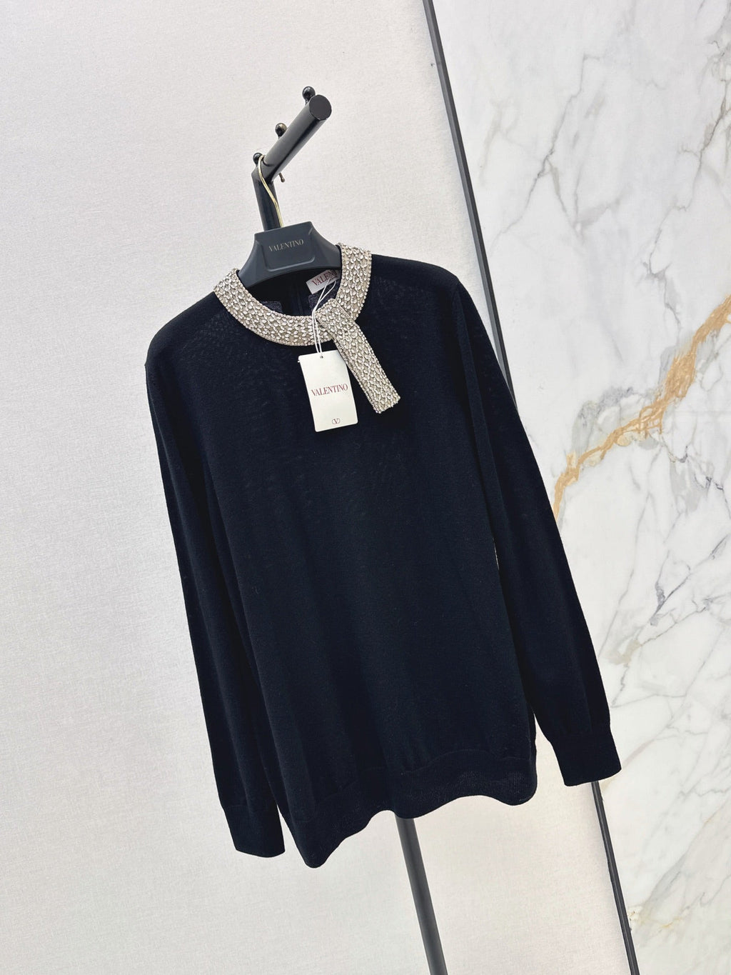 Valentino/26Latest Autumn/Winter Knit Top with Rhinestone & Bead-Embellished Bow Collar