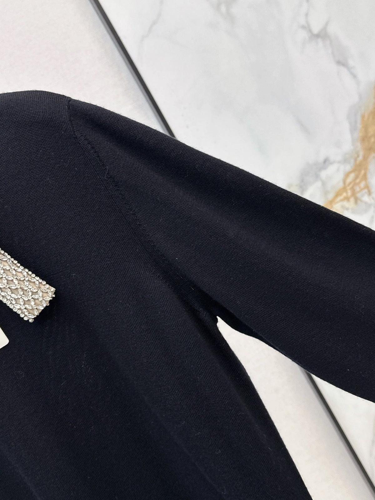 Valentino/26Latest Autumn/Winter Knit Top with Rhinestone & Bead-Embellished Bow Collar