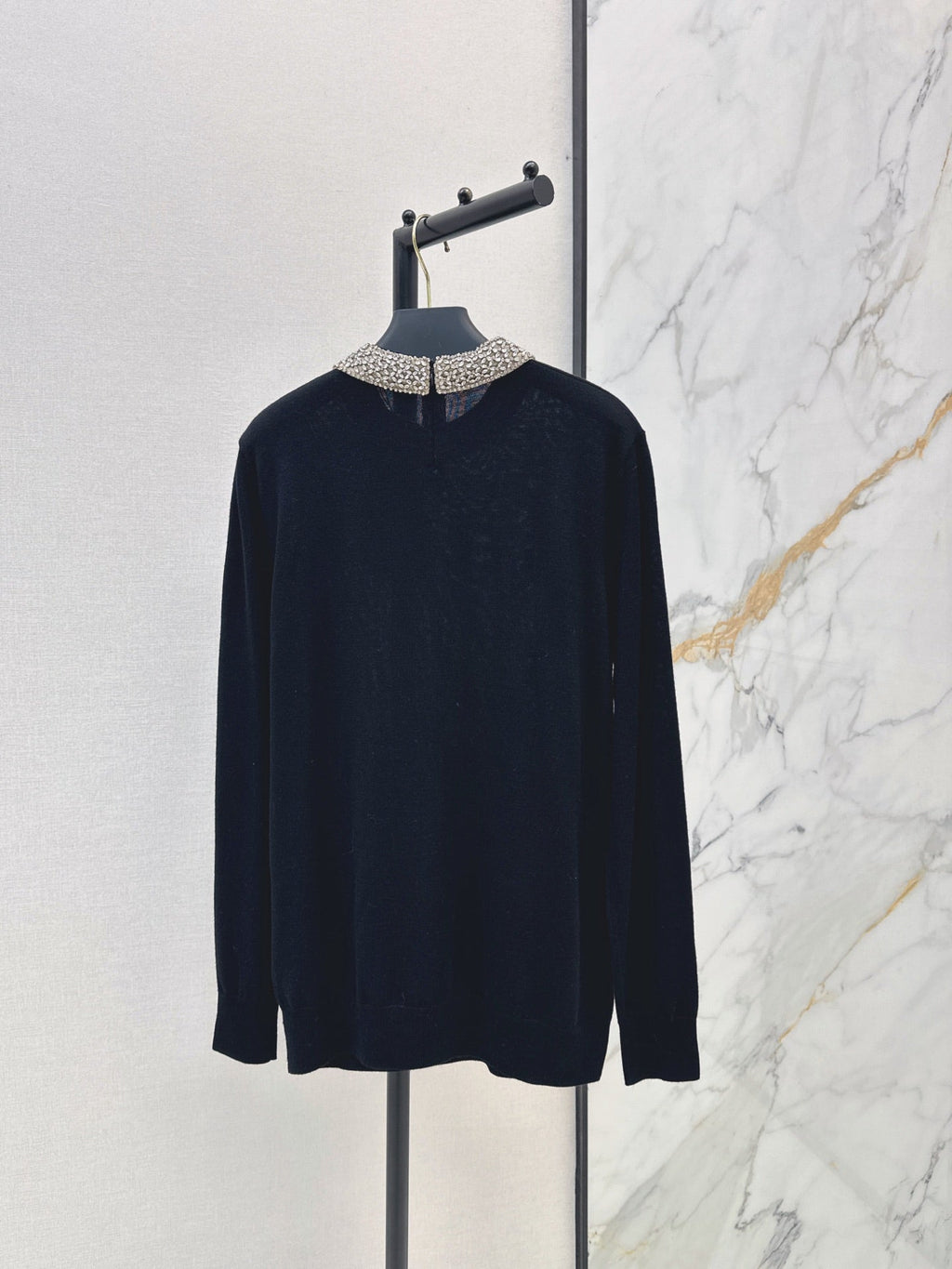 Valentino/26Latest Autumn/Winter Knit Top with Rhinestone & Bead-Embellished Bow Collar