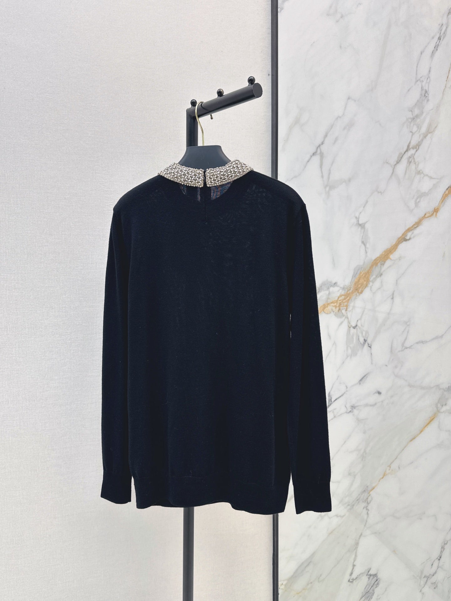 Valentino/26Latest Autumn/Winter Knit Top with Rhinestone & Bead-Embellished Bow Collar