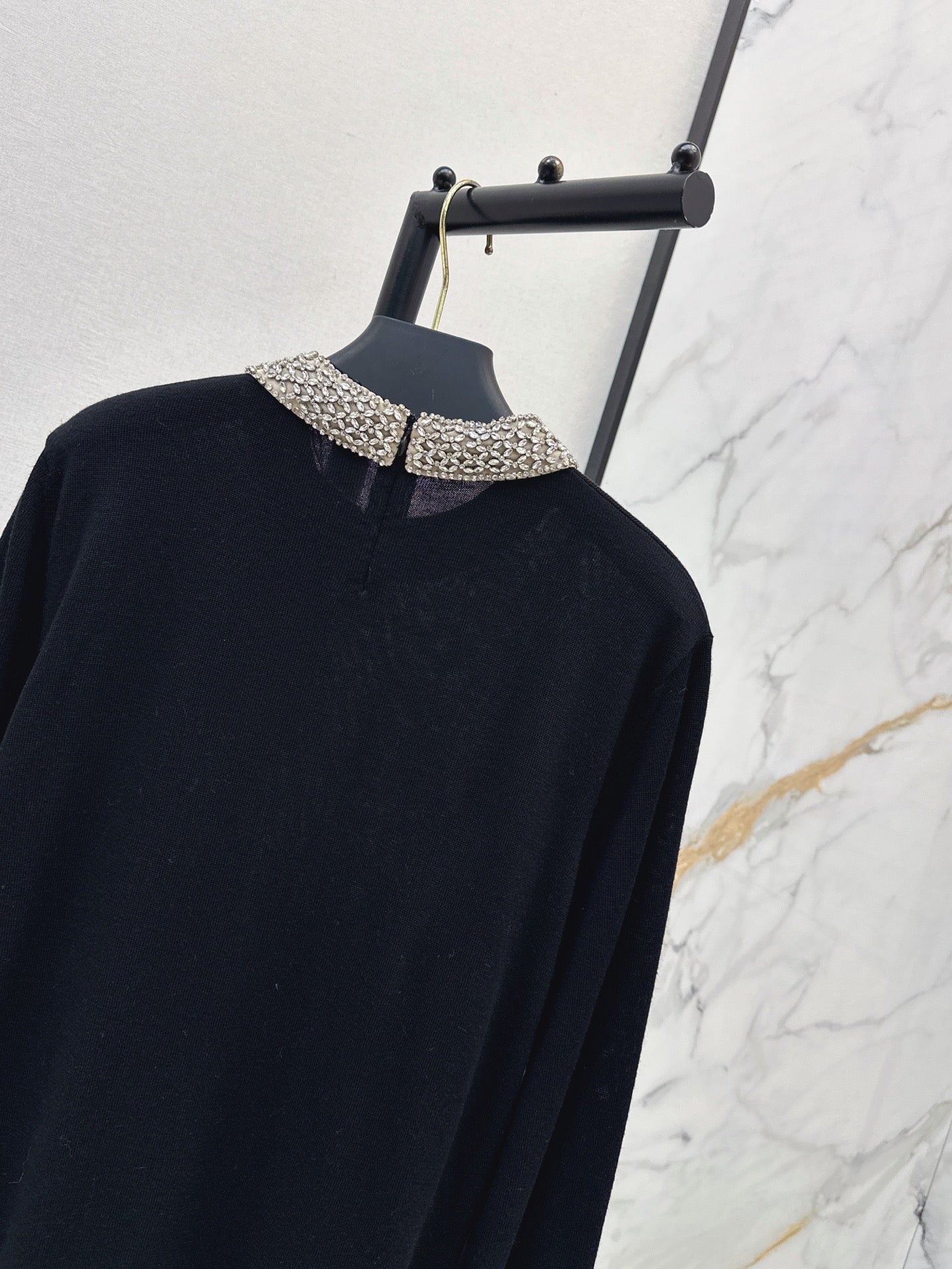Valentino/26Latest Autumn/Winter Knit Top with Rhinestone & Bead-Embellished Bow Collar