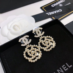 CHANEL 26S DOUBLE C LOGO PEARL HEART DROP EARRINGS WITH CRYSTAL DETAIL IN GOLD METAL 633326