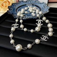 Sweater Pearl Necklace