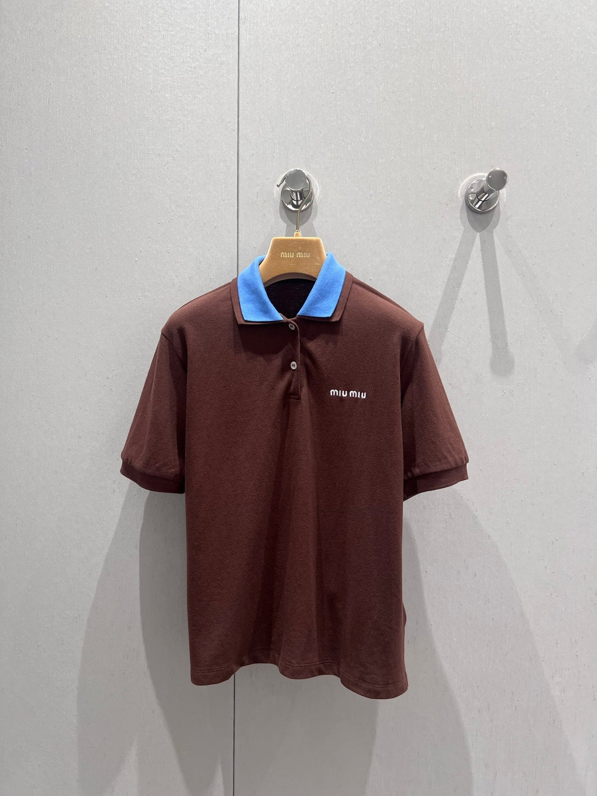 Color-blocked double-layered collar polo shirt