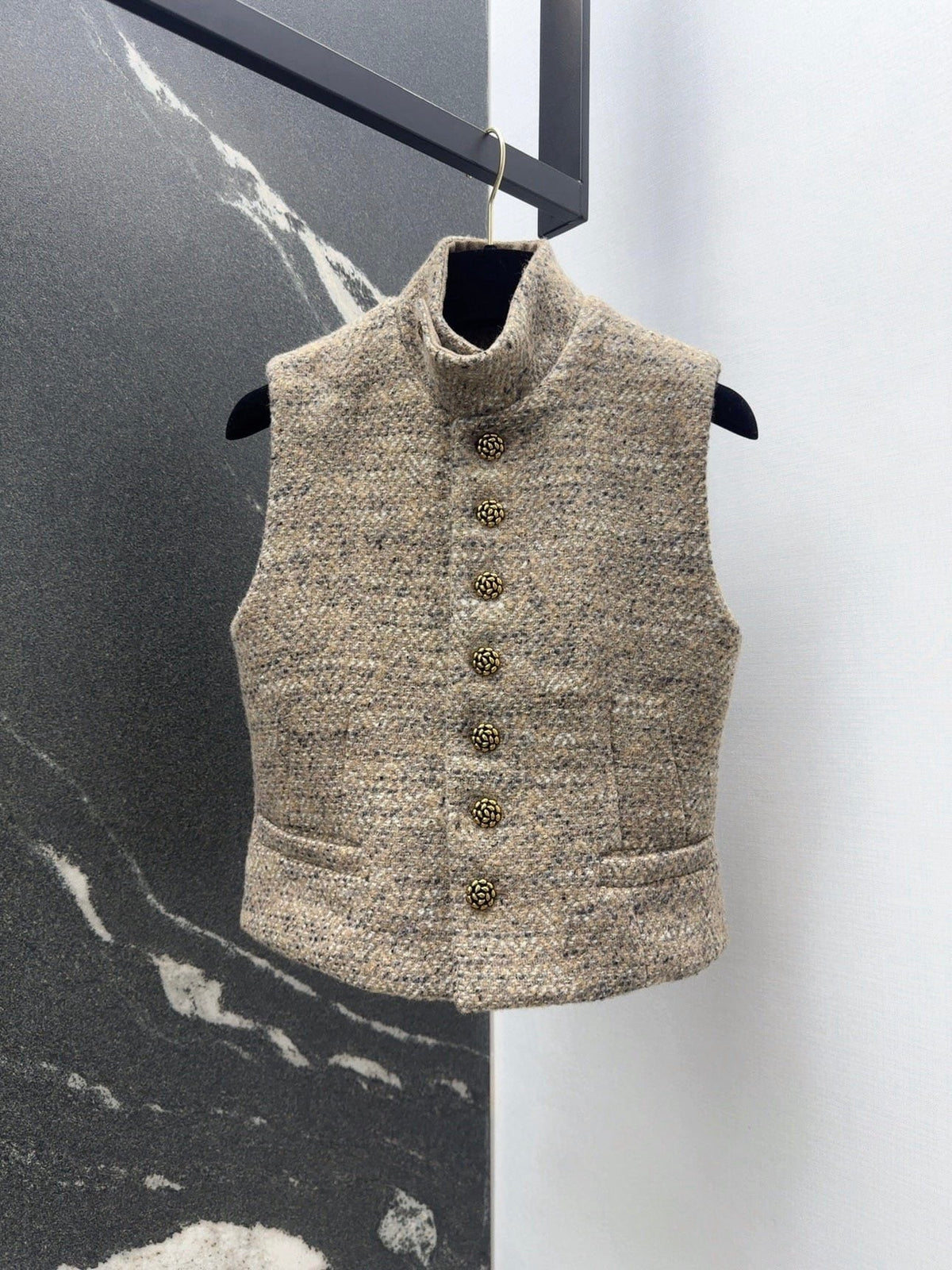High-end retro-style vest