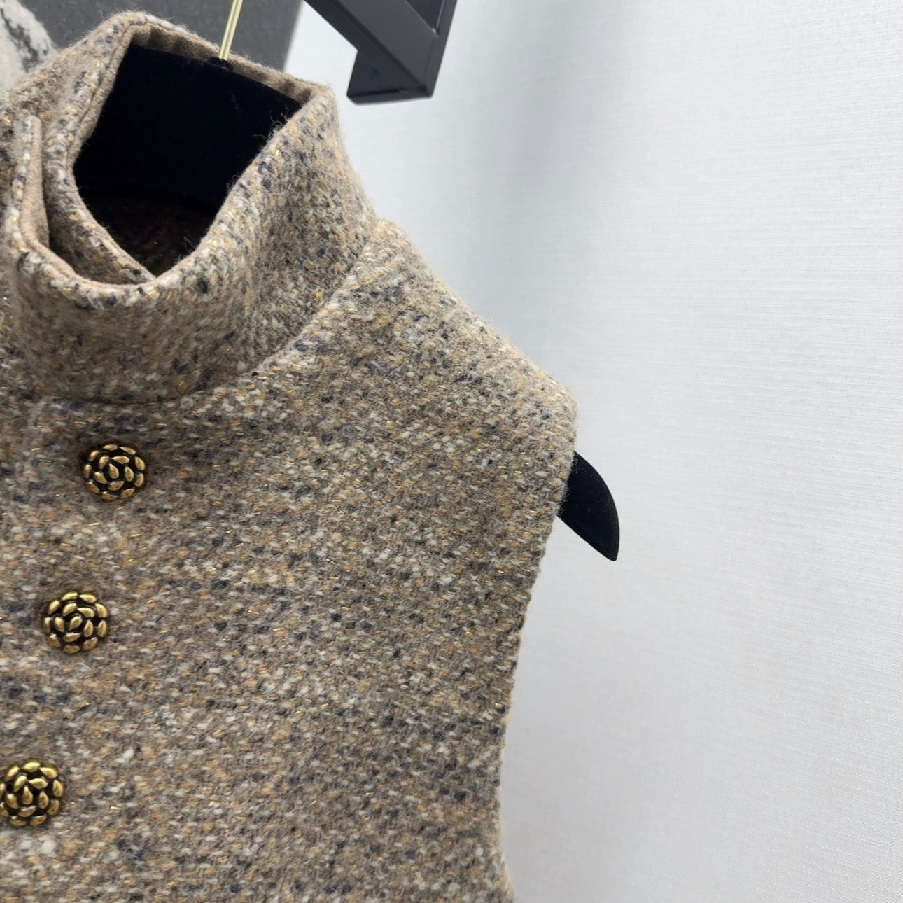 High-end retro-style vest