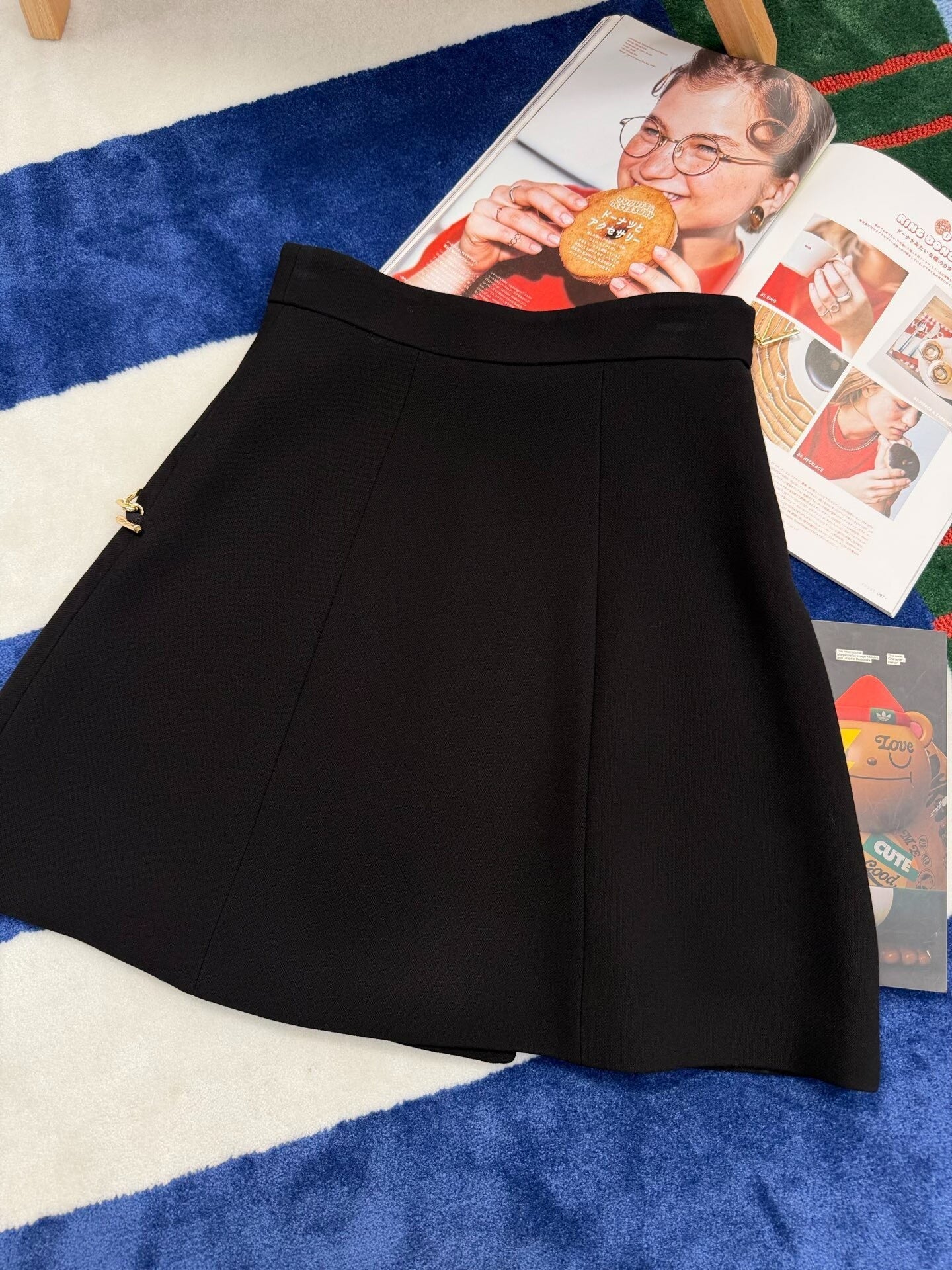 Minimalist chain-detail culottes