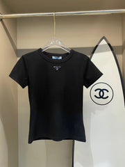 Lightweight and slimming round neck short-sleeved knitwear