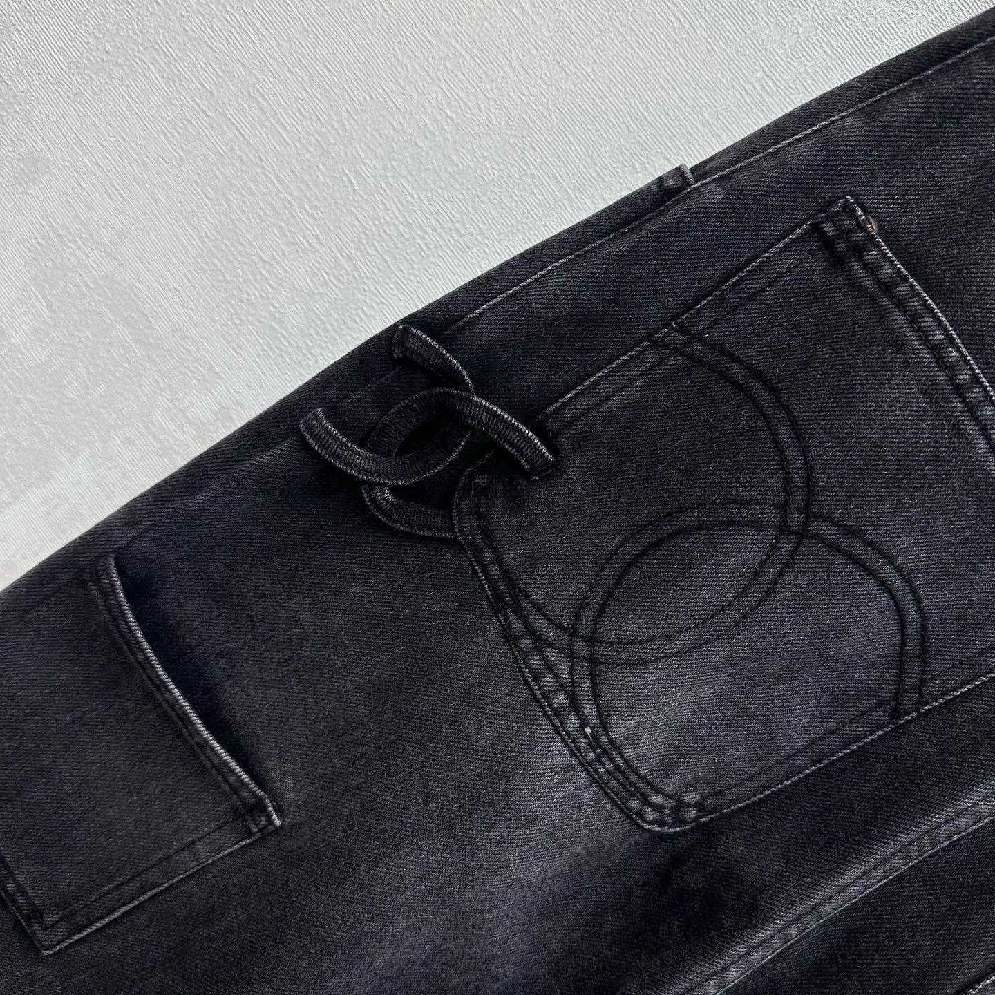 Chanel/26 New Straight-Leg Denim Jeans