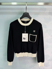 Chanel / 26 Early Autumn New Classic Black and White Contrast Knit Sweater