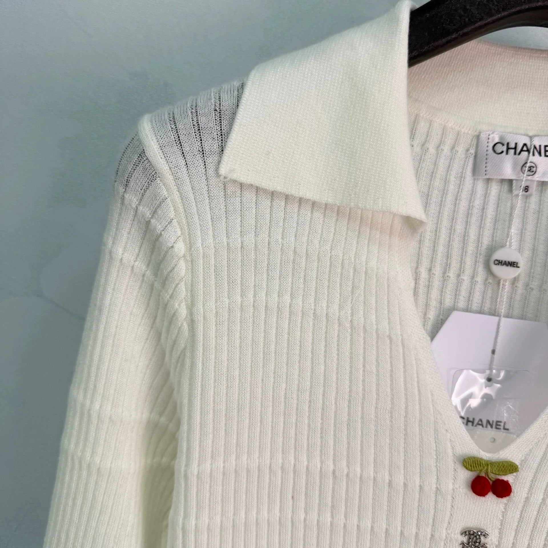 Chanel / 26 Early Autumn New Collared Long-Sleeve Knit Cardigan