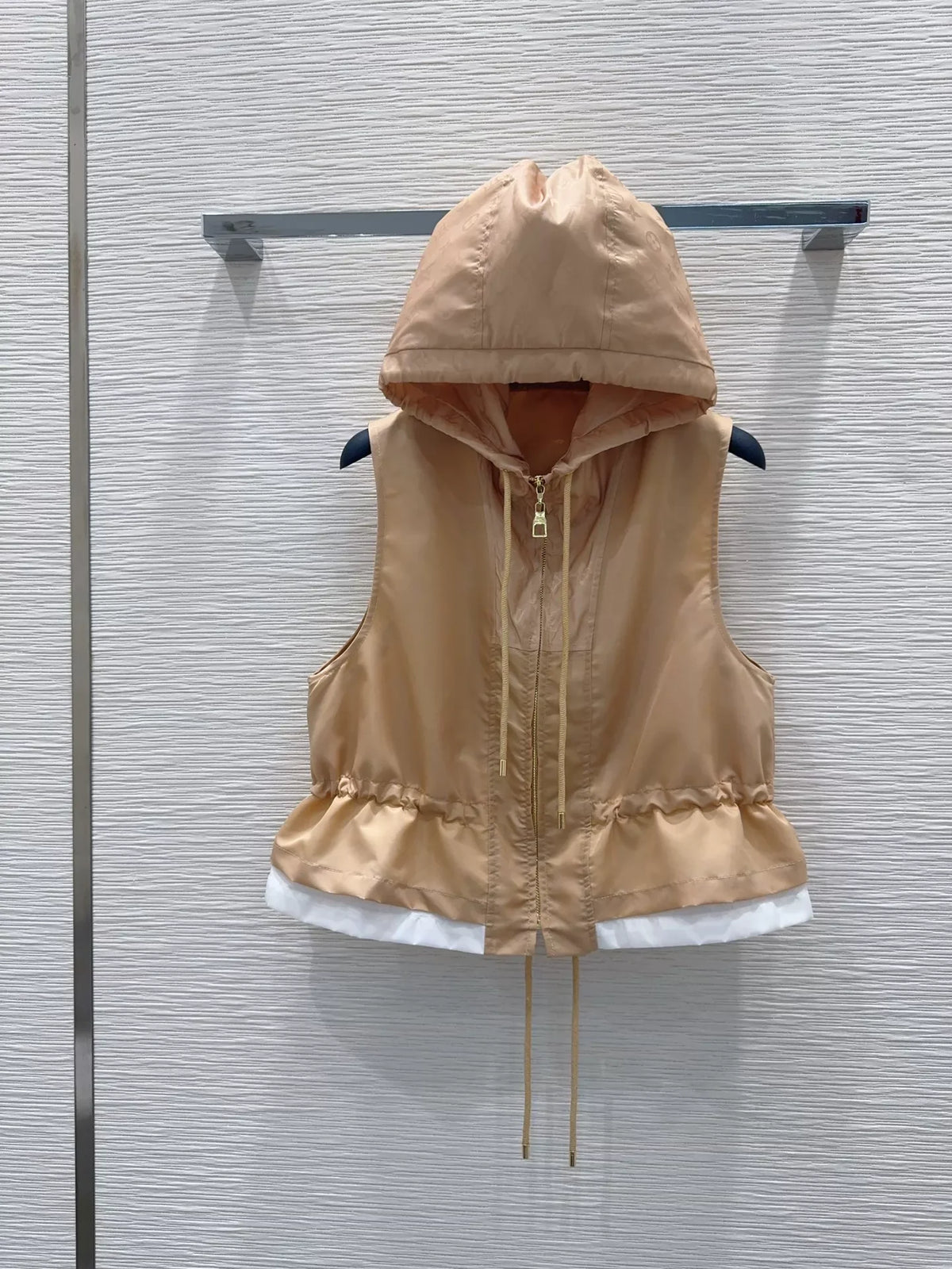 Louis Vuitton  /26 New Vest