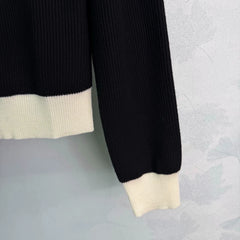 Chanel / 26 Early Autumn New Classic Black and White Contrast Knit Sweater