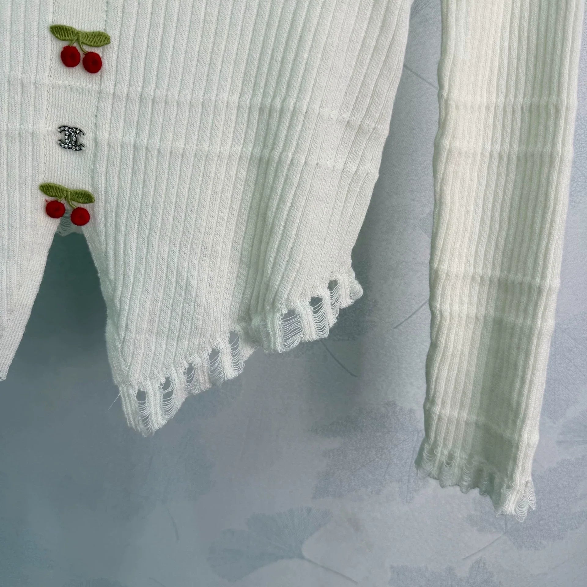 Chanel / 26 Early Autumn New Collared Long-Sleeve Knit Cardigan