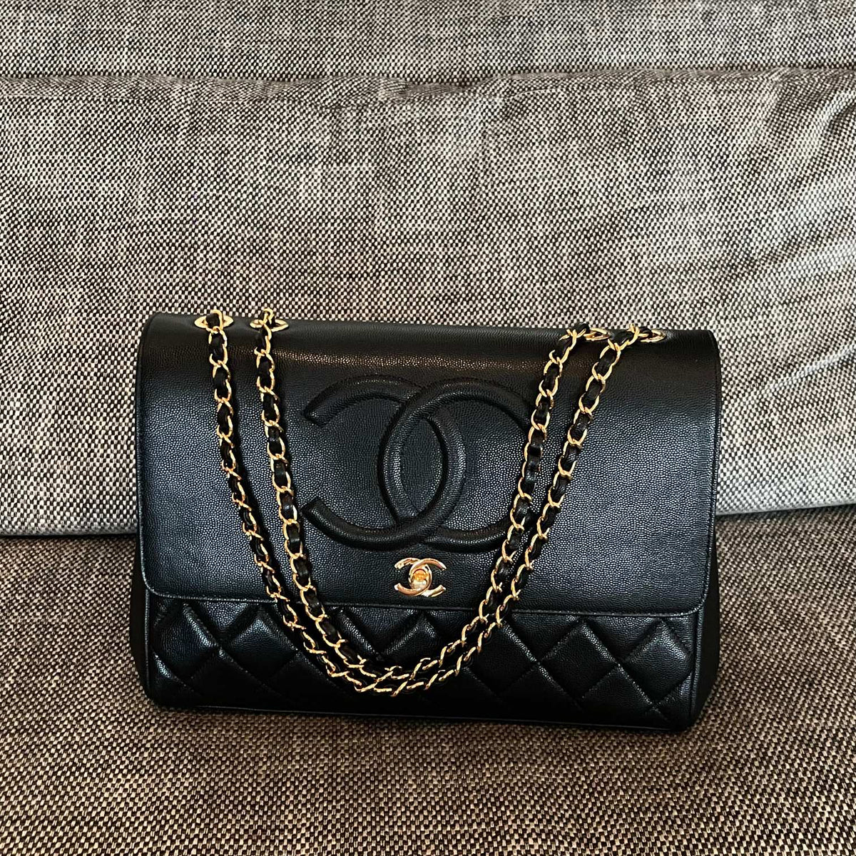 CHANEL 26S LARGE CC LOGO FLAP SHOULDER BAG 33 IN BLACK CAVIAR CALFSKIN GOLD HARDWARE