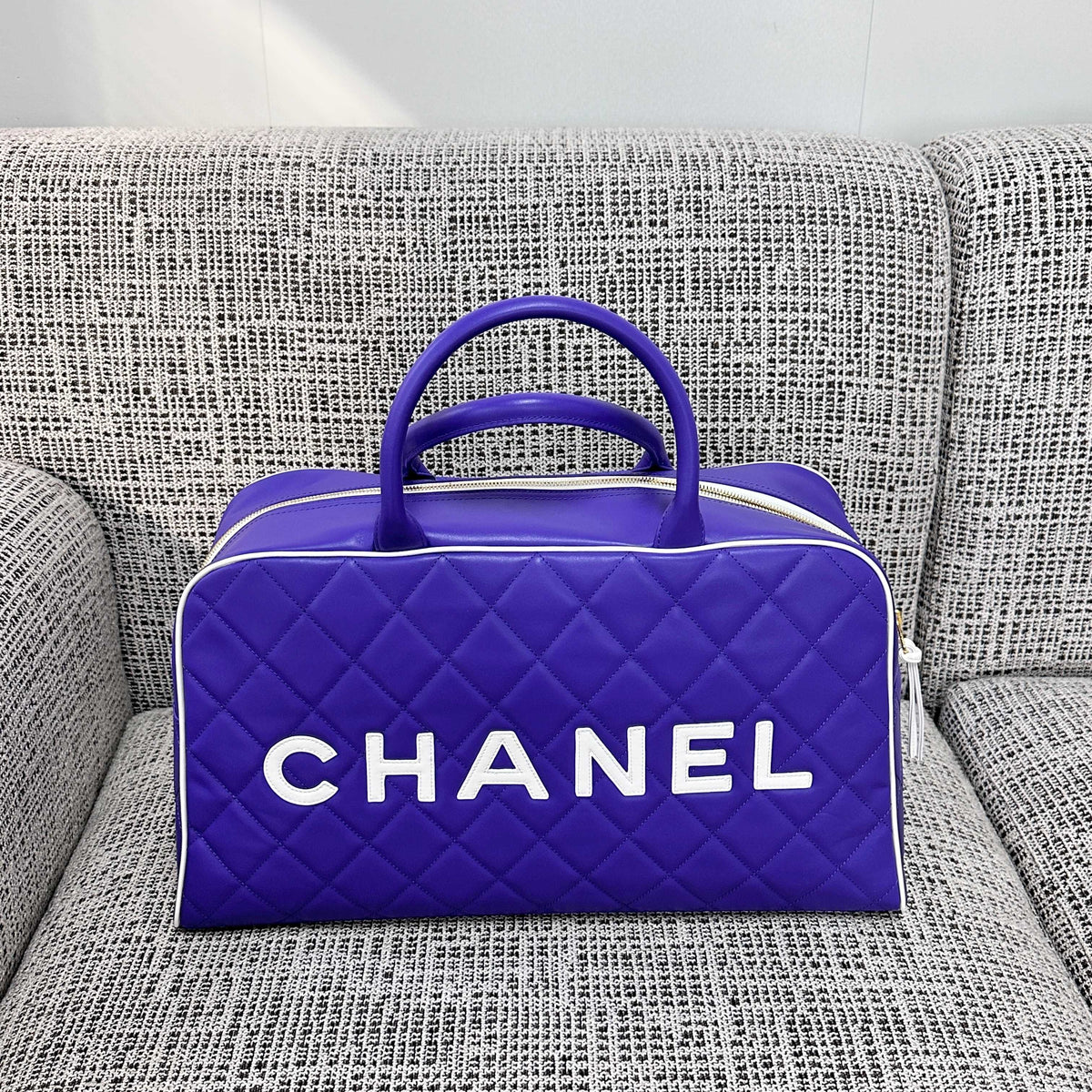 CHANEL 26S BOWLING BAG LARGE 46 IN BLUE PURPLE AND WHITE CALFSKIN GOLD HARDWARE