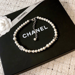 CHANEL 26S DOUBLE C LOGO PEARL NECKLACE WITH CRYSTAL DETAIL IN SILVER METAL 631884