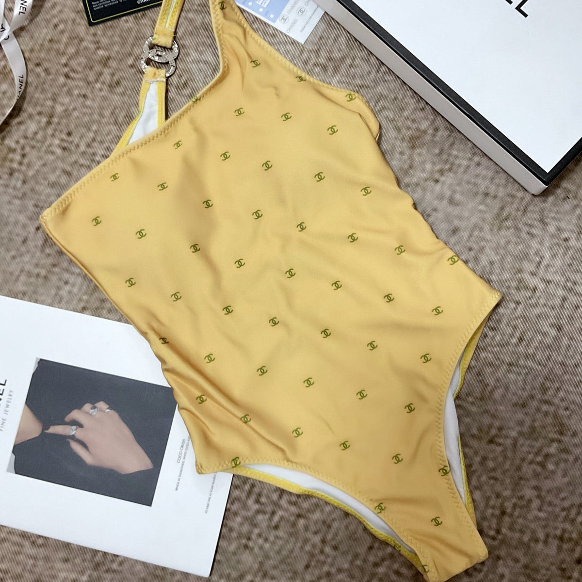 chanel/26SS NEW Yellow One-Shoulder One-Piece Swimsuit 👙
