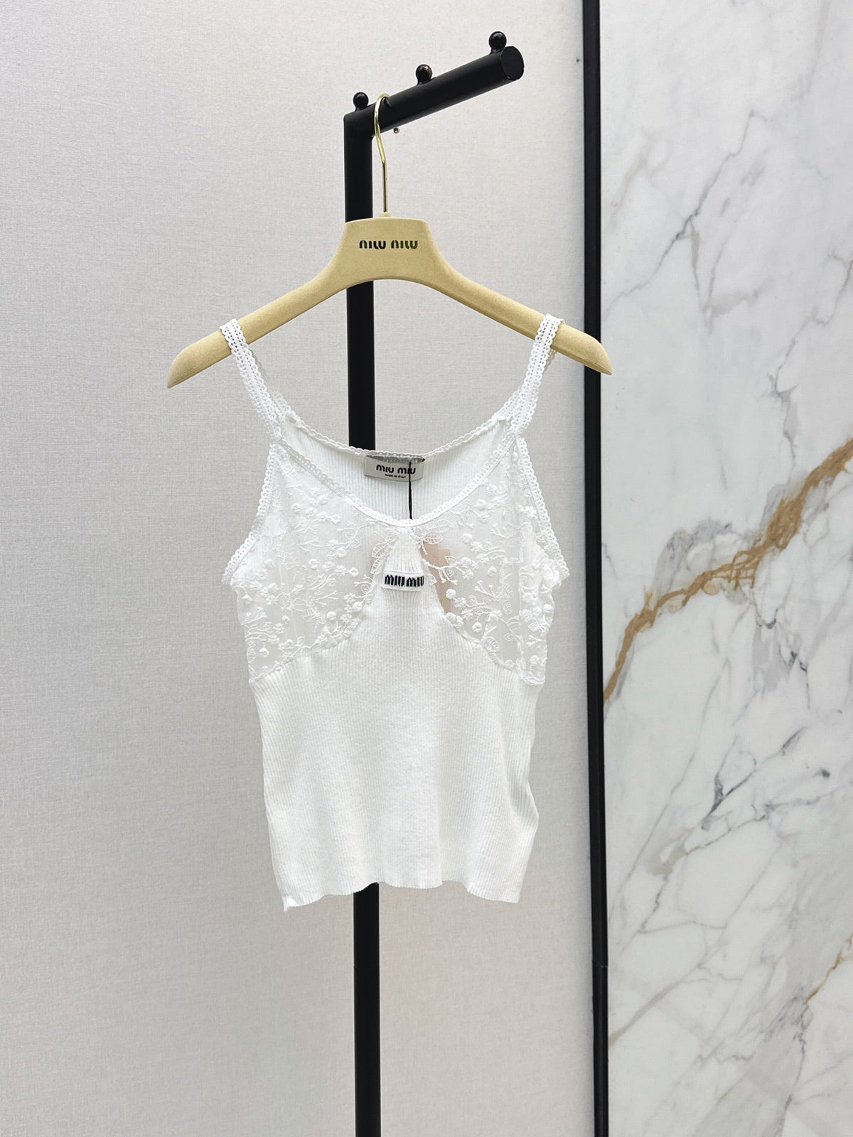 26SS NEW Lace-trimmed camisole knit top 🤍