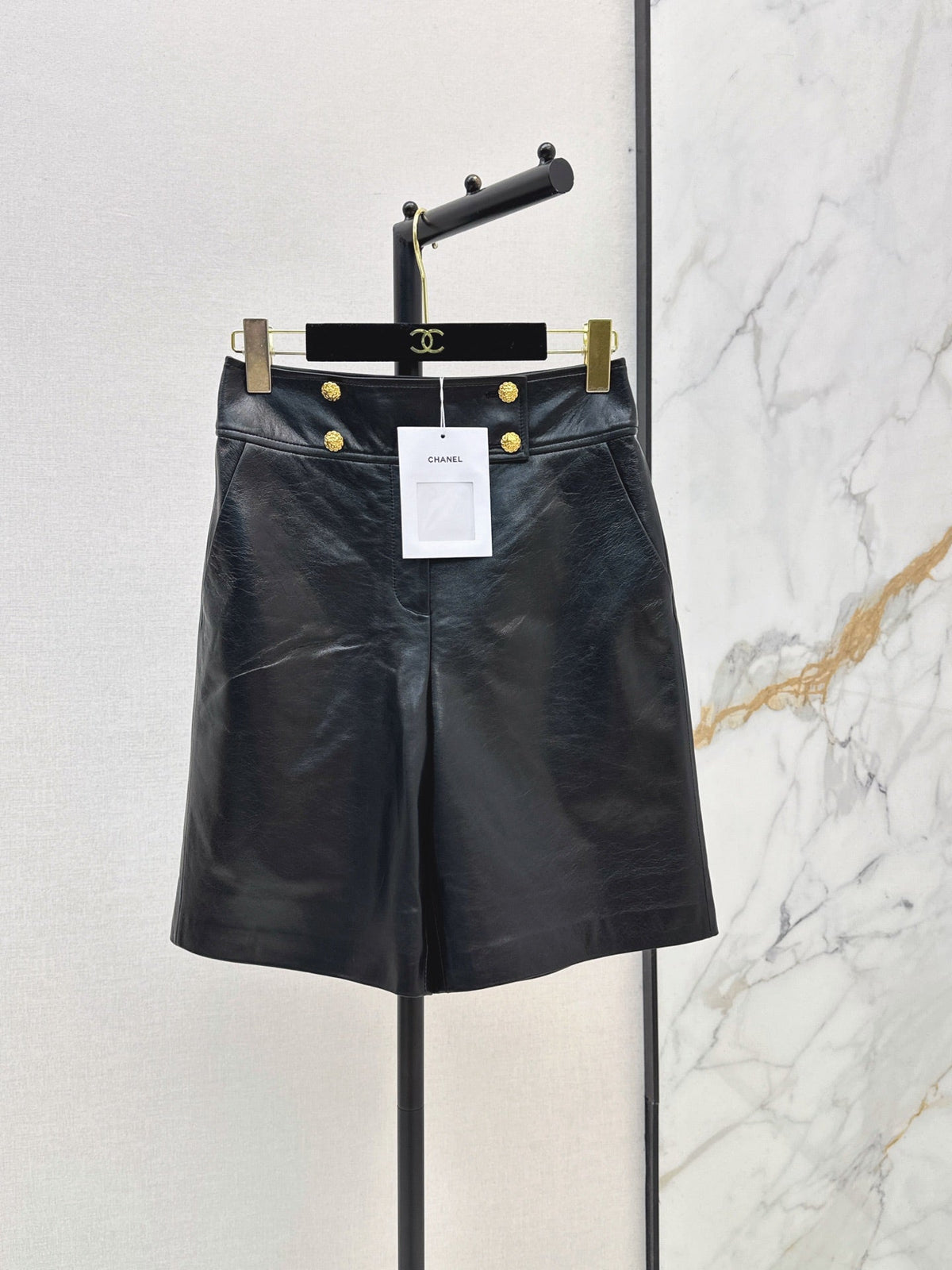 26SS New Runway Style: Vintage-Inspired Leather Workwear Bermuda Shorts 🖤