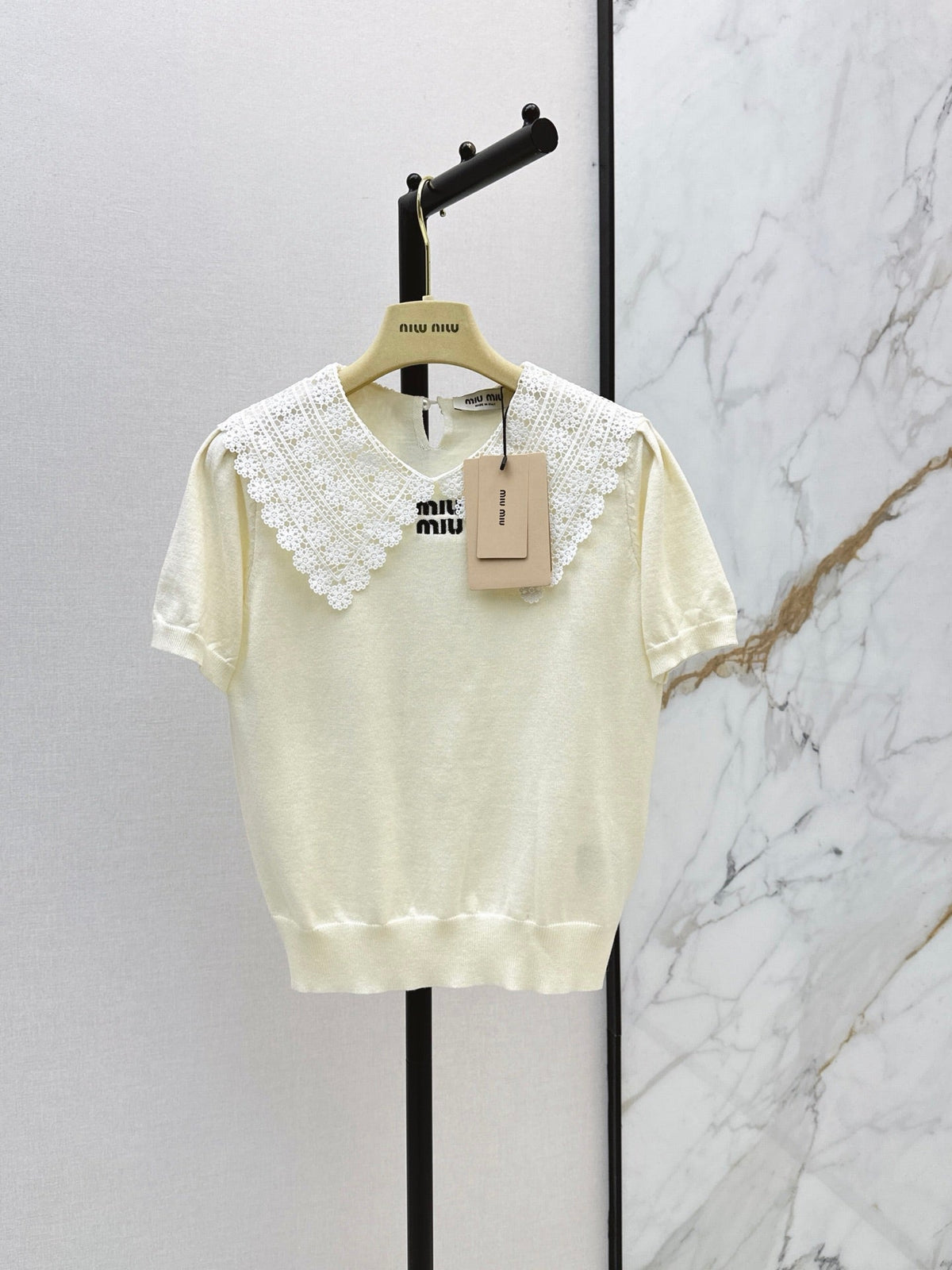 26SS New Faux-Layer Knit Top with Contrast-Color Lace Collar 🤍