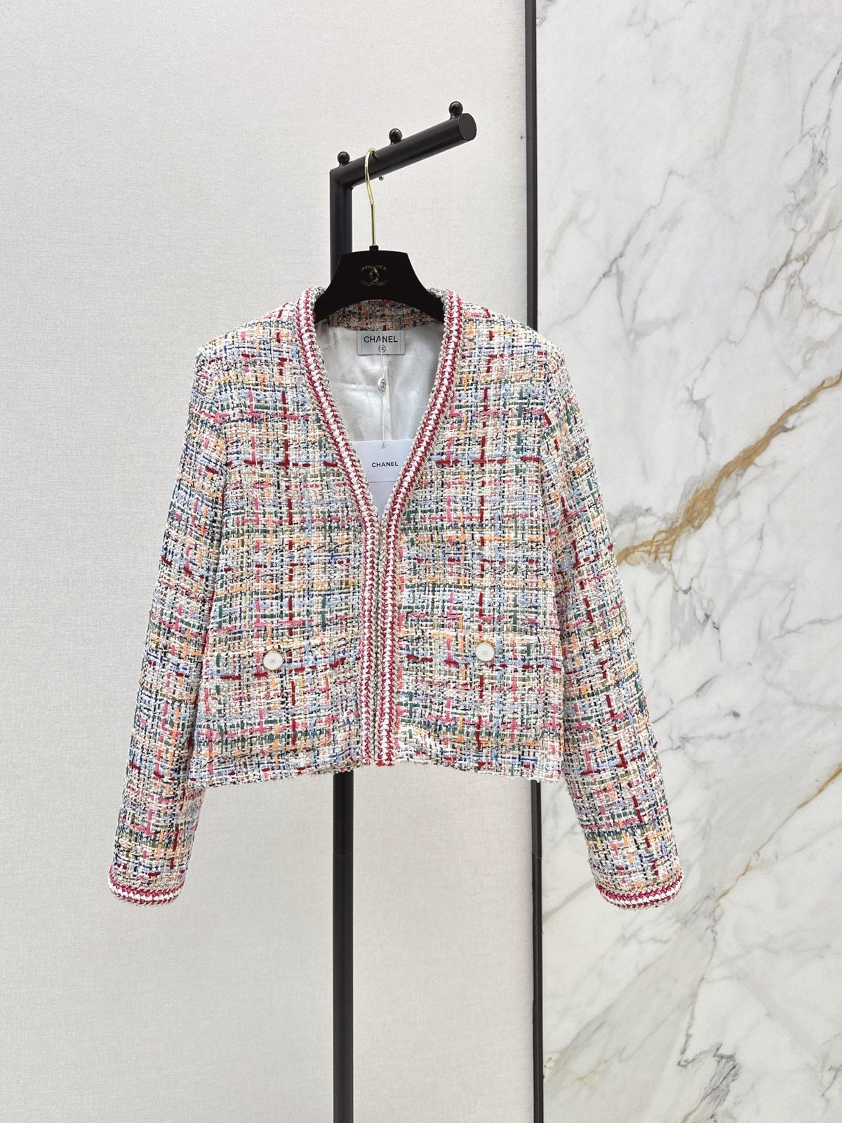 26FW New V-neck knit jacket with contrasting trim 💕