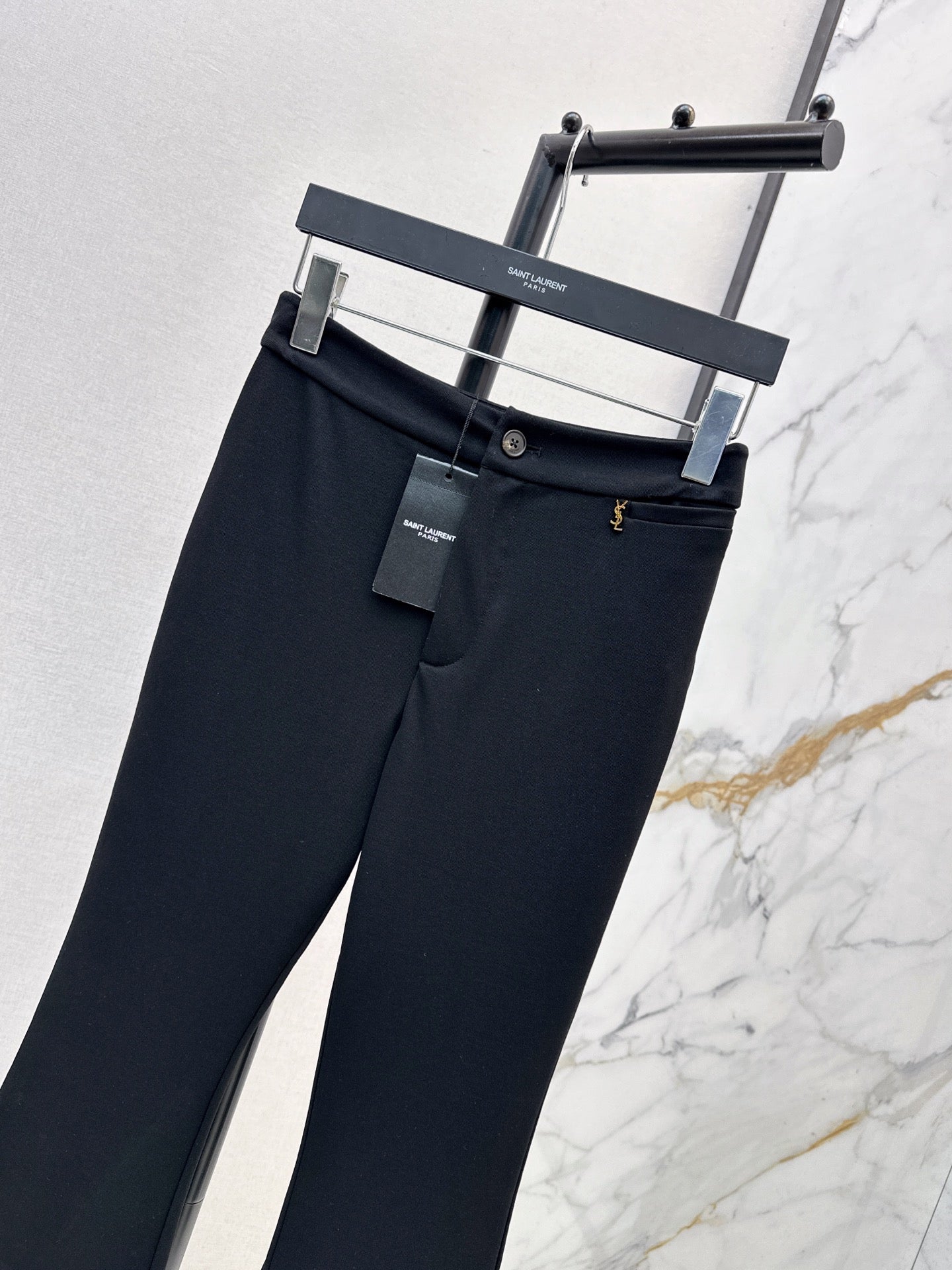 26FW New Classic Color-Block Cropped Leggings with Hardware Detail 🖤