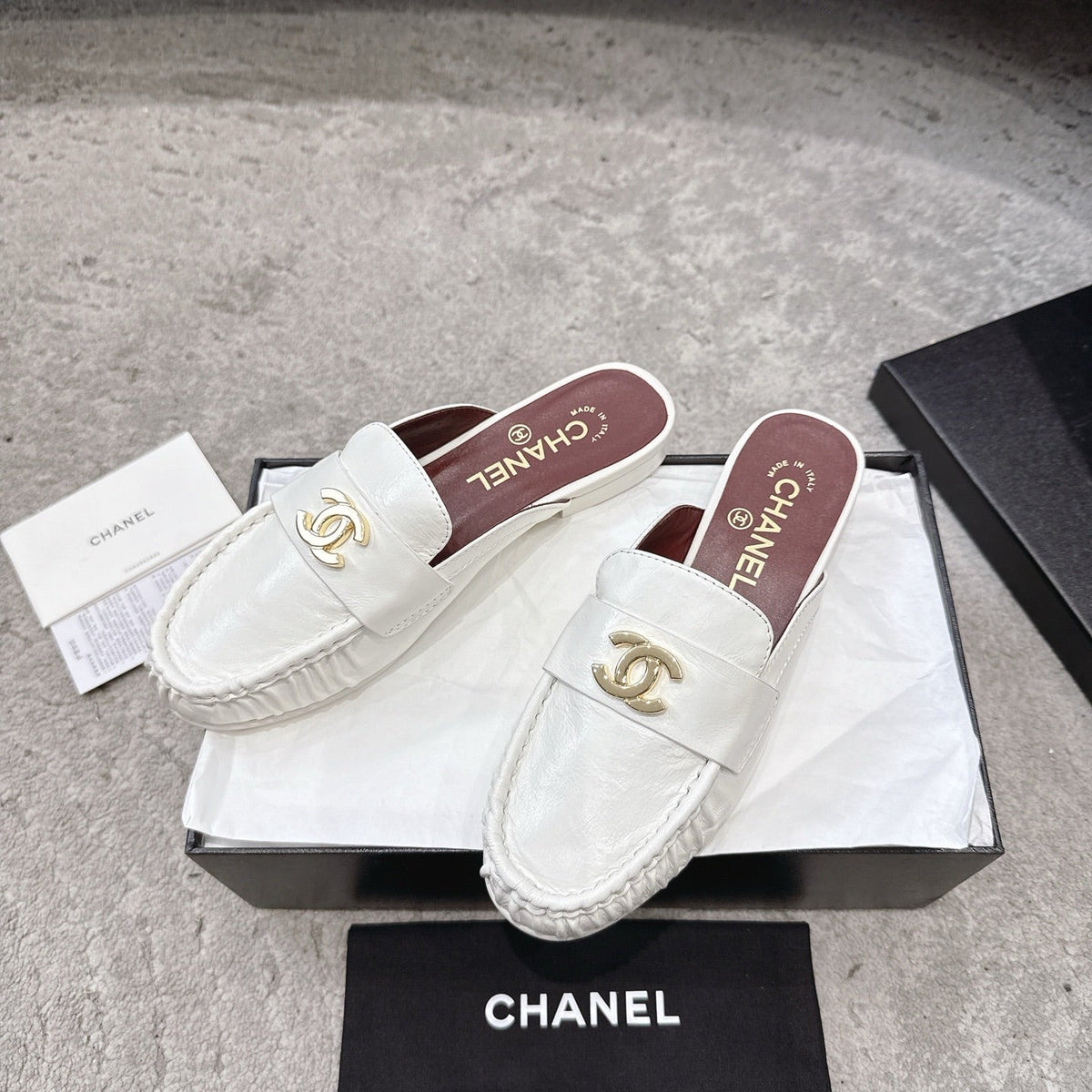 26FW New Pleated Flat Mule Mules – Vintage-Style Closed-Toe Slip-Ons