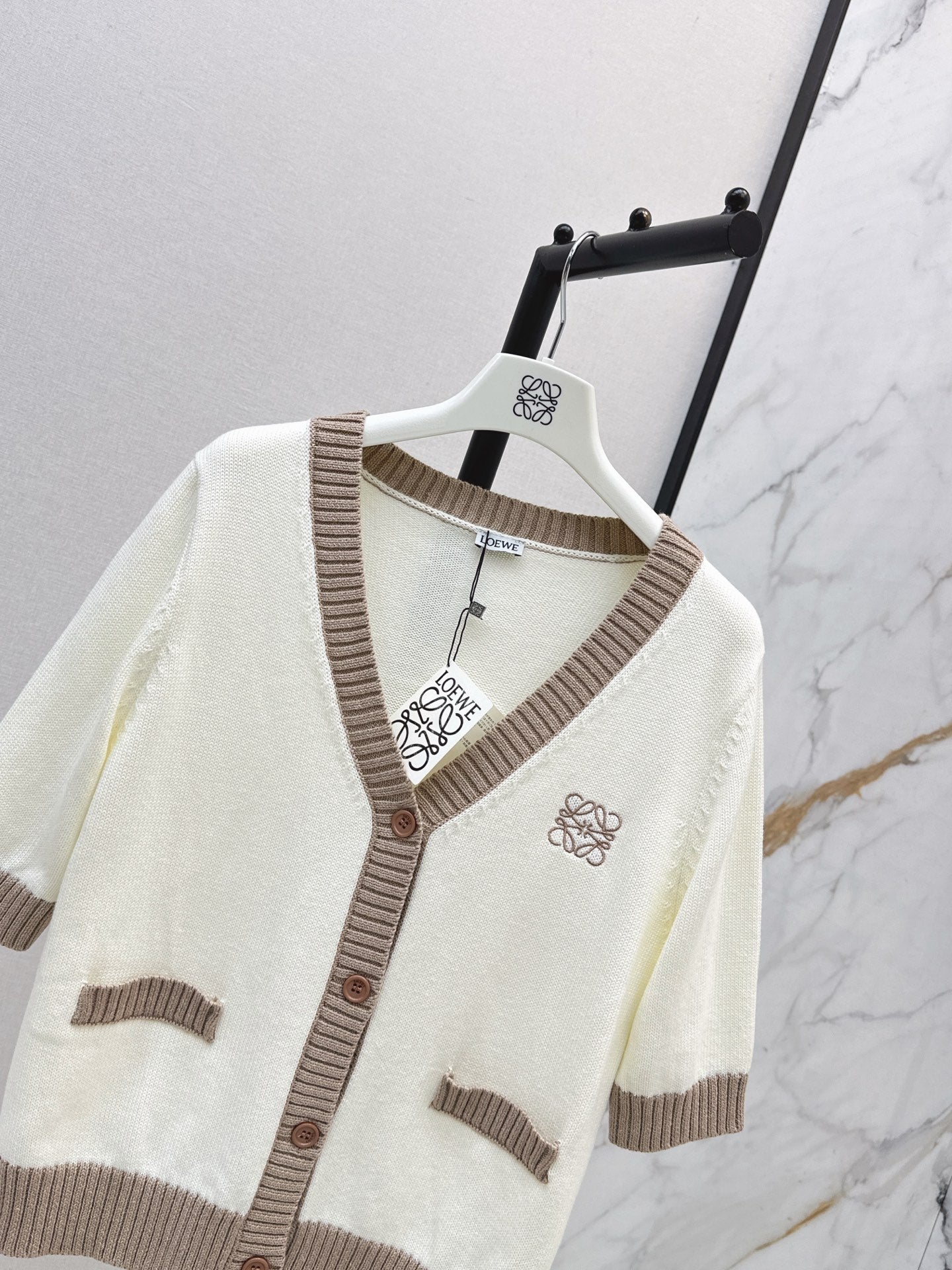 26FW New V-Neck Short-Sleeve Knit Top 🤍