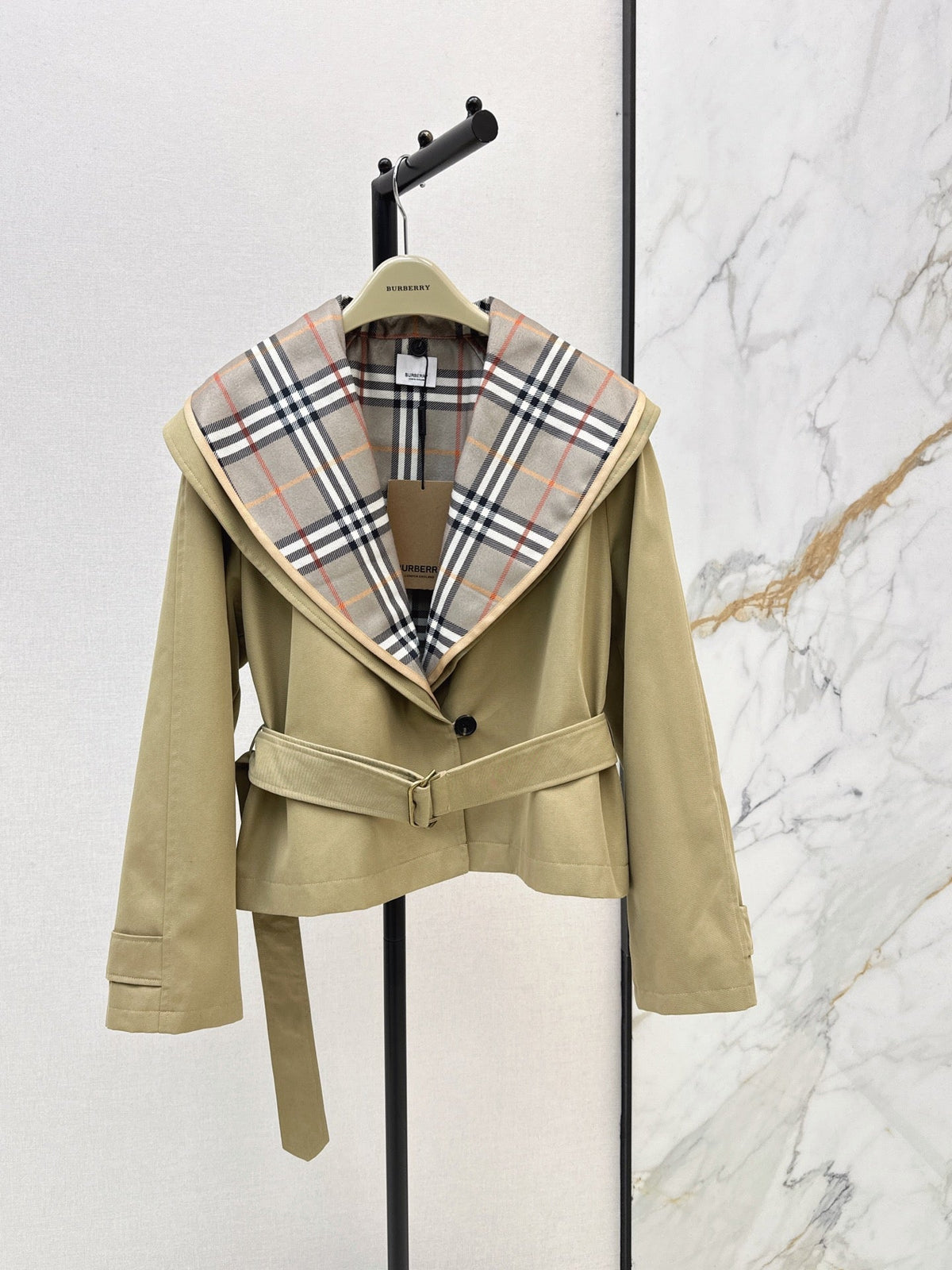 26FW New: Two-piece set featuring a trench coat with a large lapel and a plaid inner layer 🤎