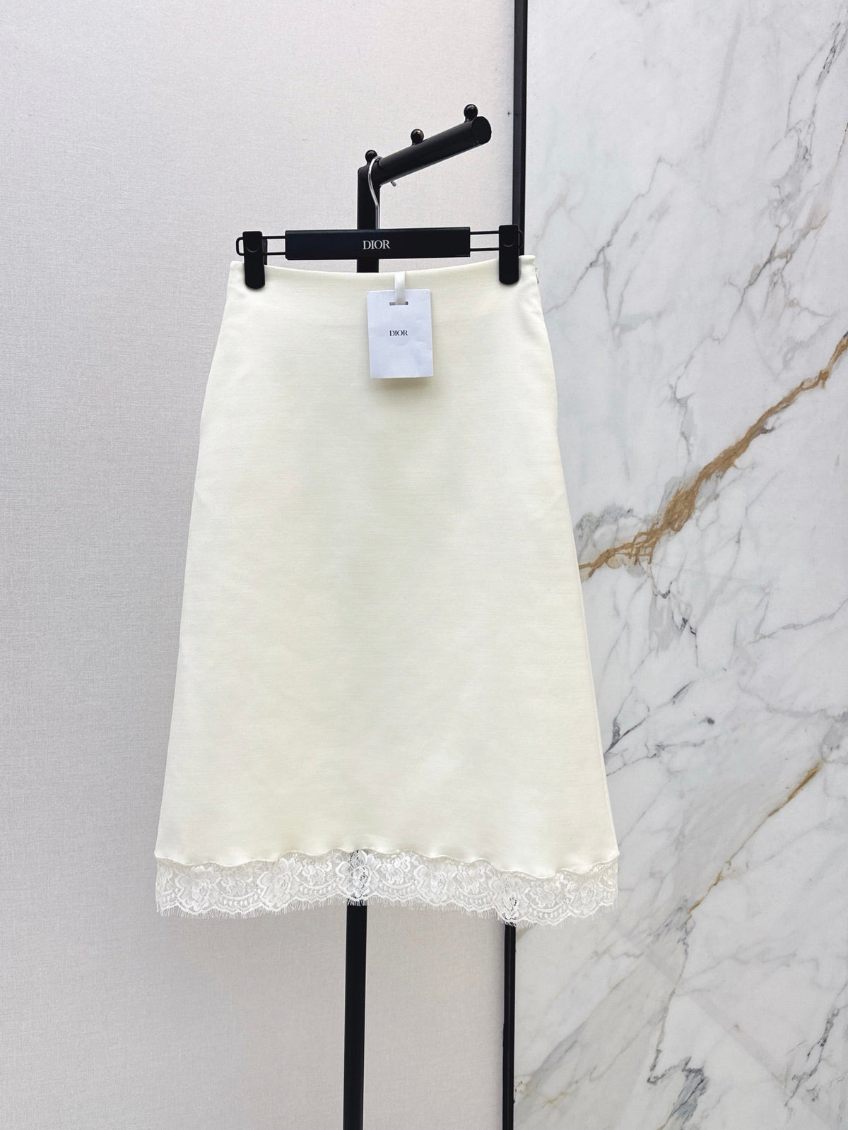 26FW New High-Waisted A-Line Skirt with Lace Paneling 🖤