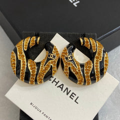 ❤️‍🔥Limited edition❤️‍🔥26FW New Limited-Edition Zebra-Print Double-C Stud Earrings