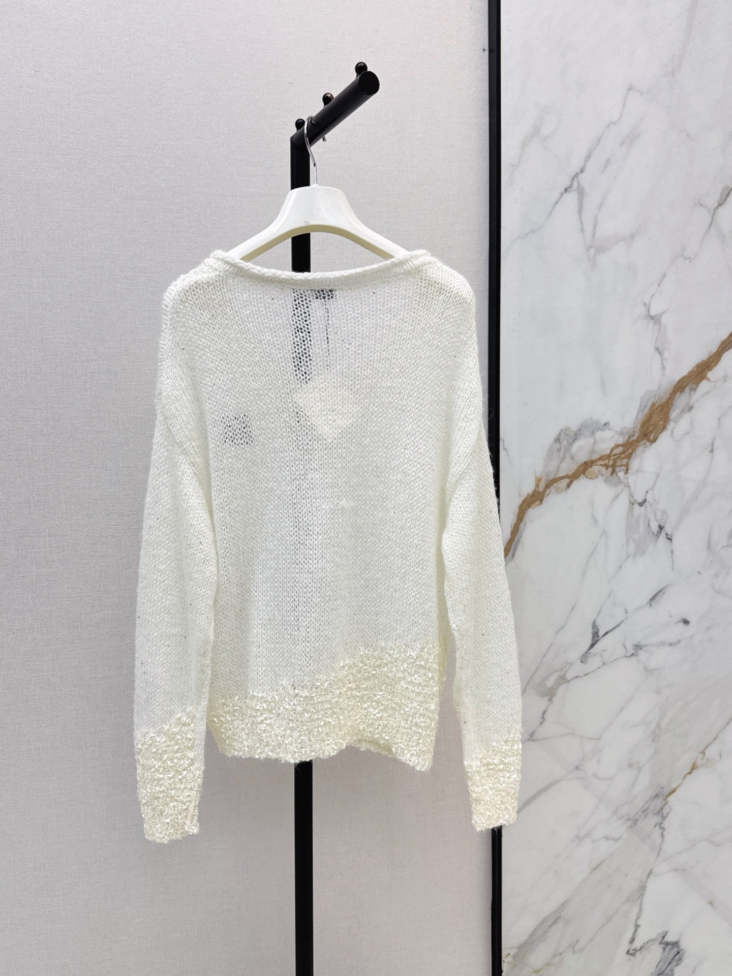 26FW Long-sleeve knit top with cut-out detail and new logo embroidery 🤍